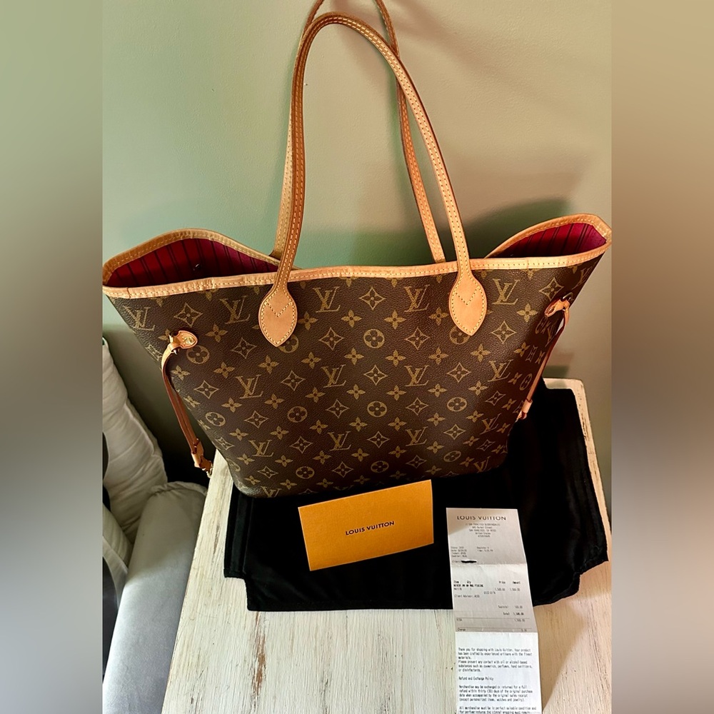 Louis Vuitton Monogram MM Neverfull Tote with Cerise (bright pink) Interior